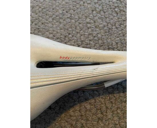 Garage Sales GLEN IRIS -  900